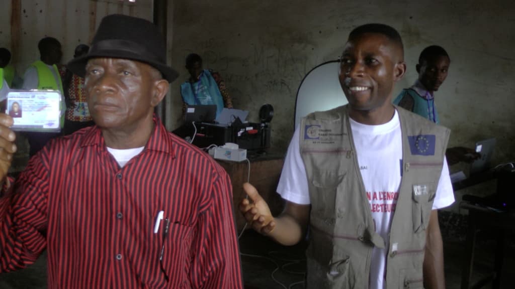 Albert Kiungu Muepu, à droite su la photo