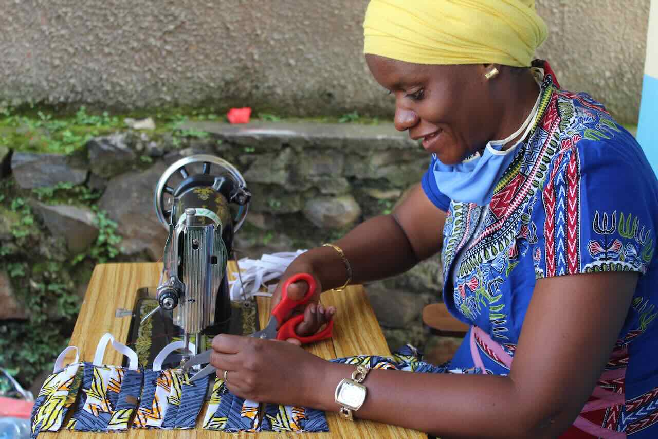 Production de masque au Congo (RD)